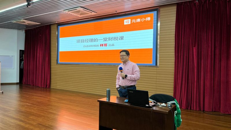 企业需准备以下材料向税务机关申报税务登记变更：